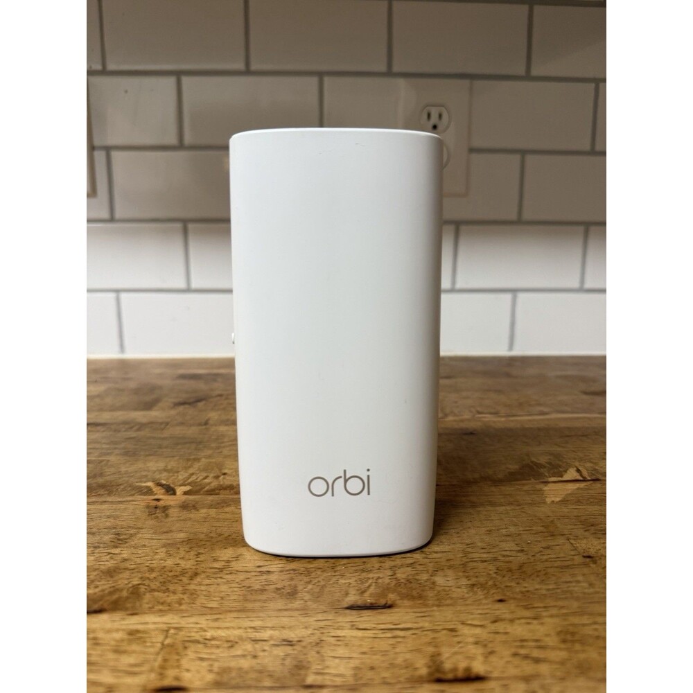 Netgear Orbi RBW30 AC2200 Tri‑Band WiFi Wall Plug In Satellite Extender